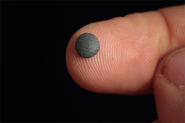 roll the required amount of tungsten putty into a ball, then squash it into a disc between thumb and forefinger