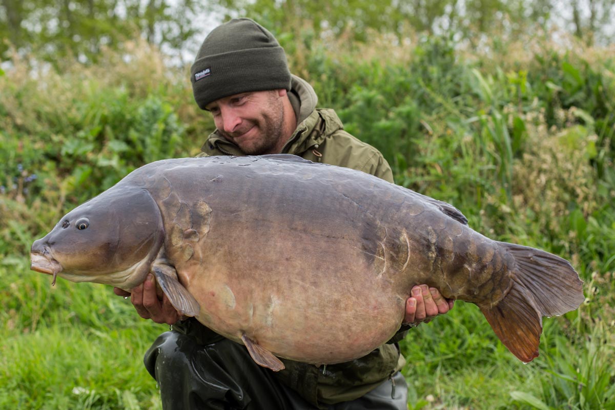 Lee Carpenter with a 48lb uk mirror taken on a size 4 Duropoint Chod hook