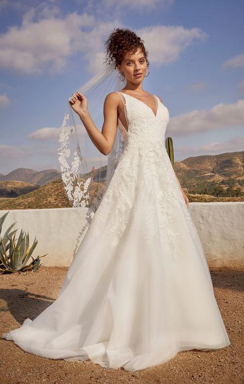 Casablanca Bridal 2447V Veil to Match Gown 2447 Cathedral Length Tulle and Lace One Size Cathedral Length / Ivory/Ivory