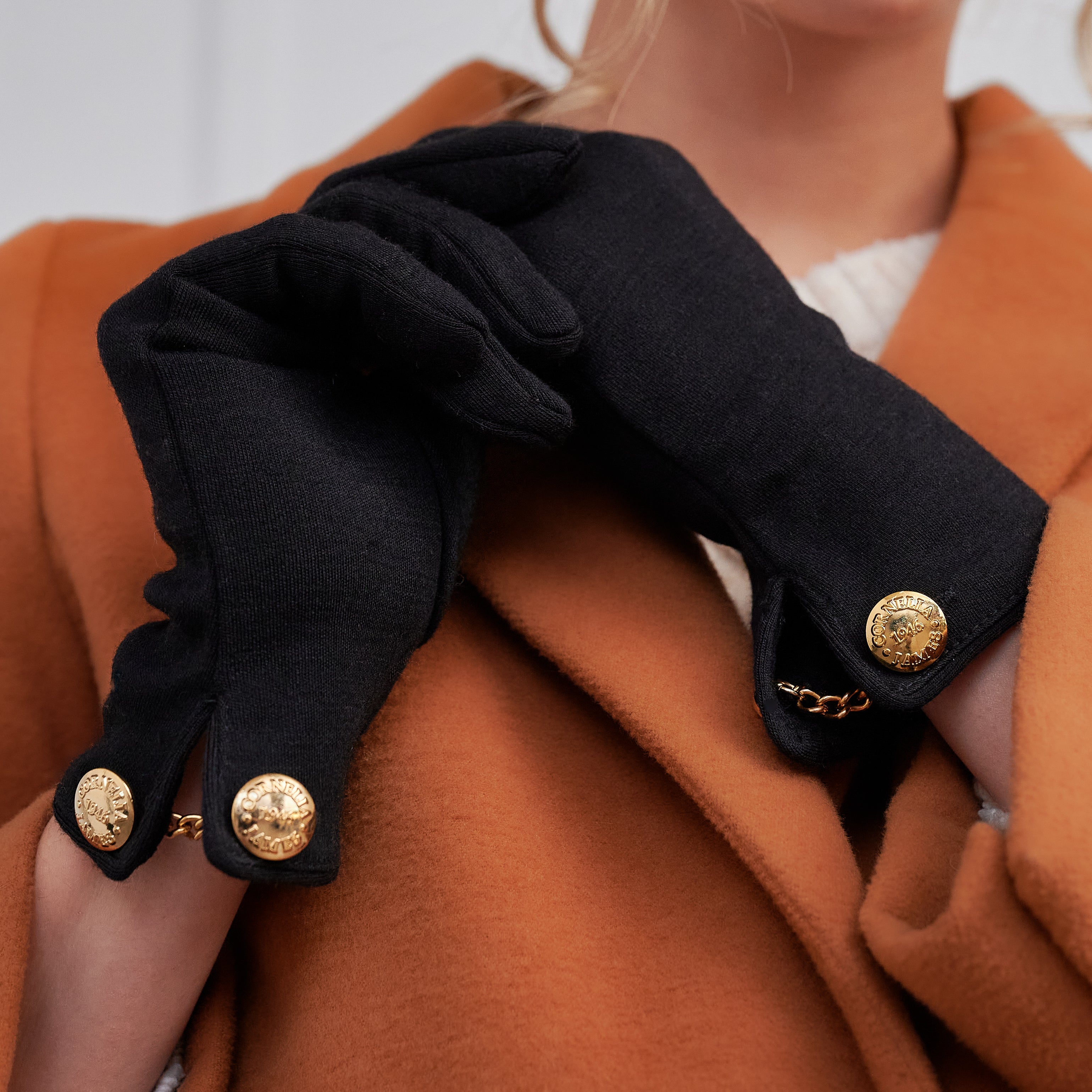 Cornelia | Merino Wool Glove with a Button Cuff Link