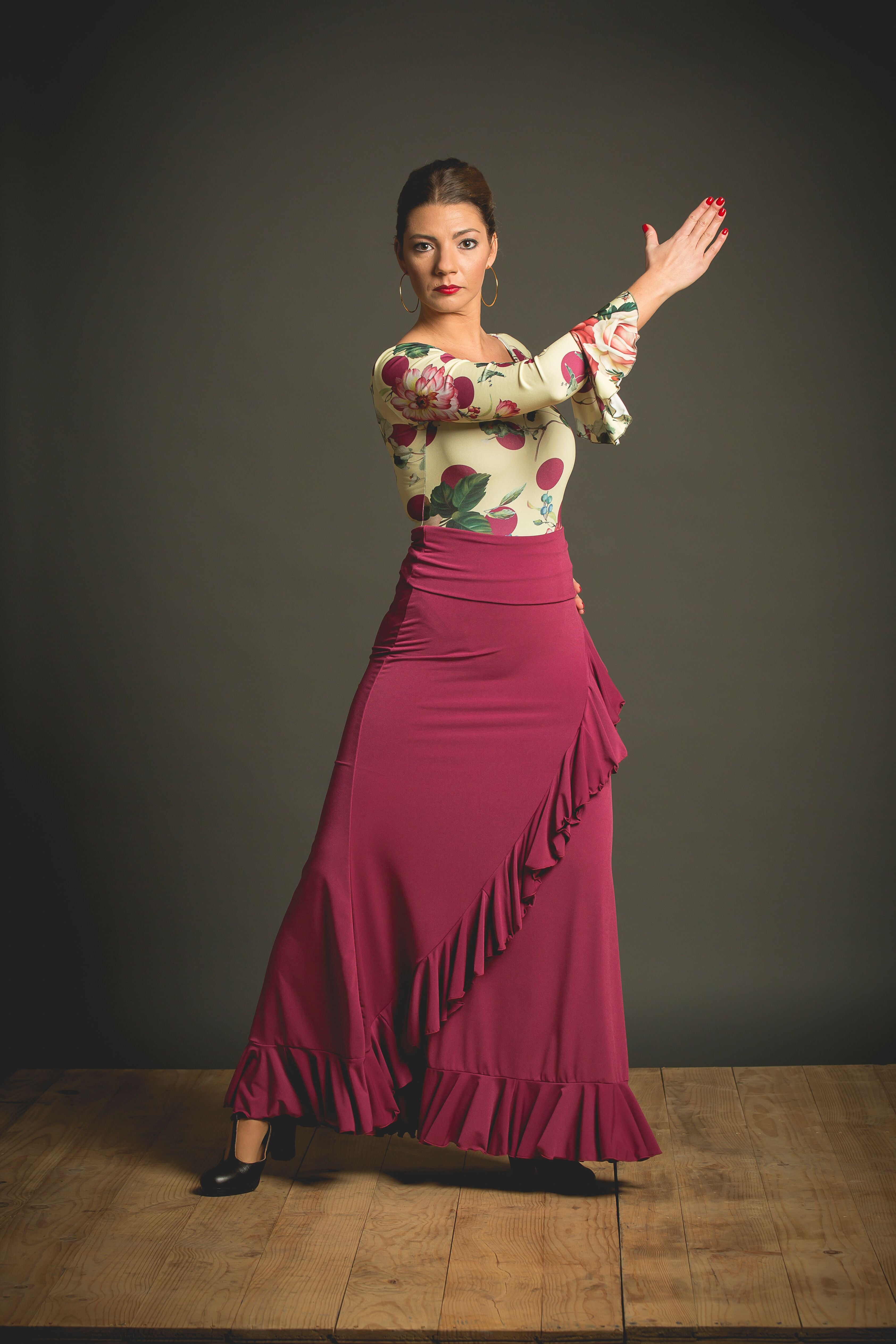 Falda de baile flamenco ajustada a la cadera - Volantes con abertura