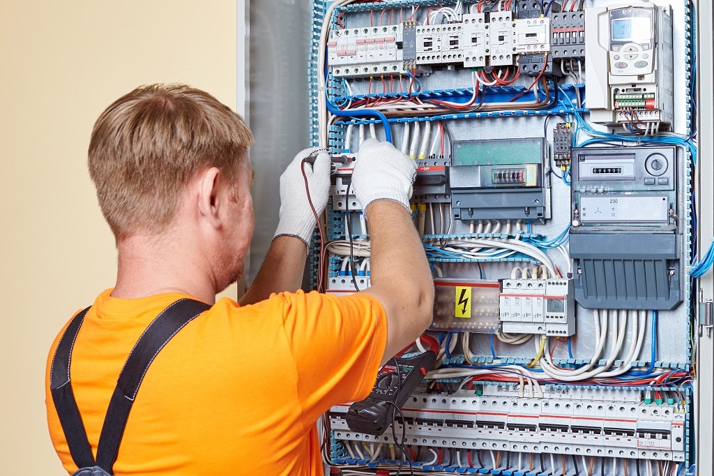 THREE-PHASE VARIABLE FREQUENCY DRIVES