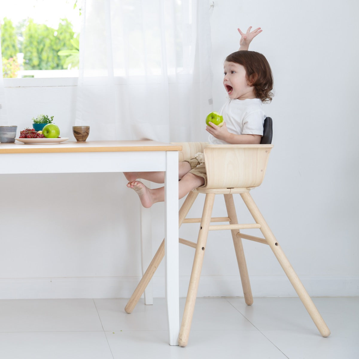 Plantoys Kinderhochstuhl aus Holz schwarz (ab 6 Monate