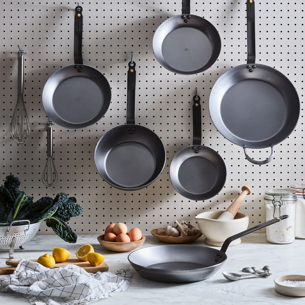 https://cdn.shopify.com/s/files/1/0877/8040/products/de-buyer-mineral-b-element-steel-frying-pan-535546.jpg?v=1632286238&width=1000