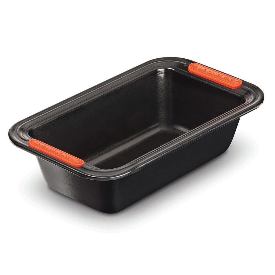 https://cdn.shopify.com/s/files/1/0877/8040/products/le-creuset-toughened-non-stick-loaf-tin-717874.jpg?v=1632284891&width=900