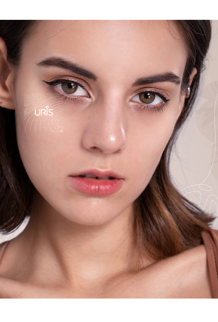 Close-up of Model wearing Uris Poppy Brown toric colored contacts for astigmatism