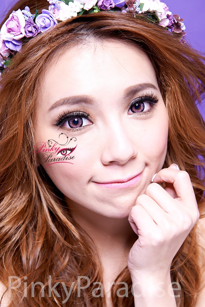 G&G Blossom Pink Circle Lenses Model Image 2