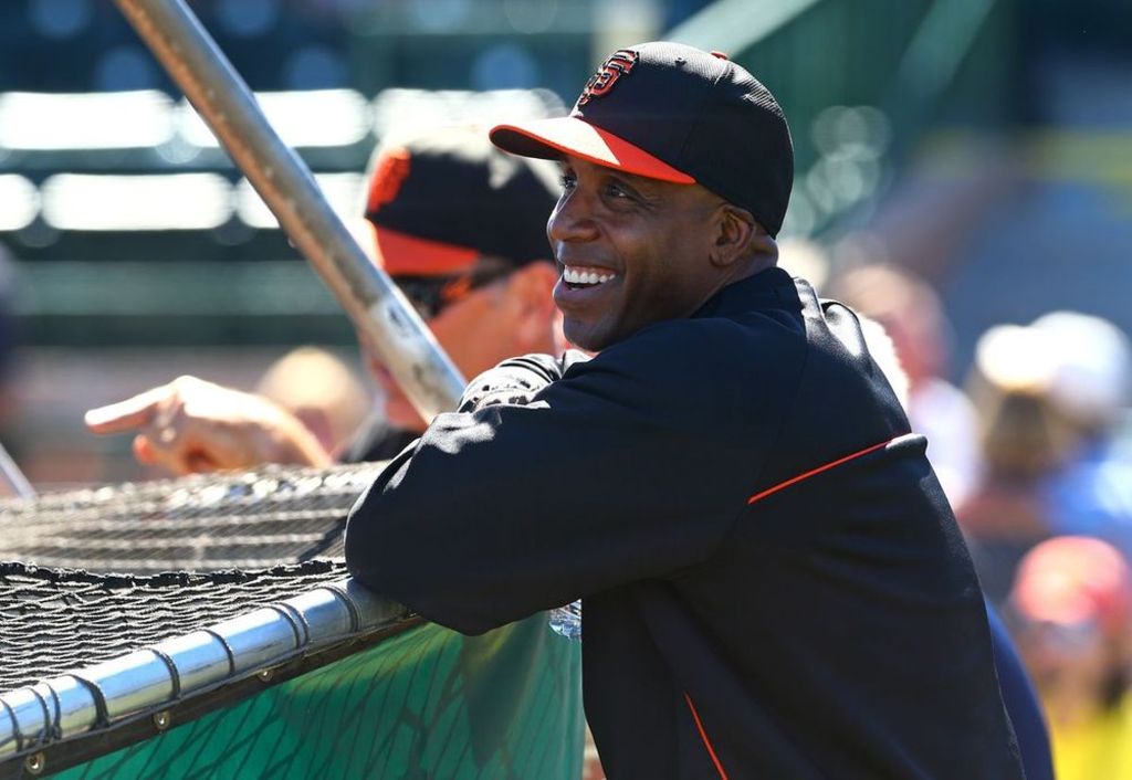 Barry Bonds of the San Francisco Giants holds the Gold Glove Award