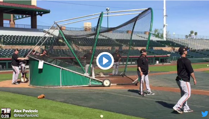 Watch Barry Bonds step into the cage and launch some dingers at Giants camp | Barry Bonds