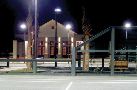 Well lit tennis court by Tennis Optics