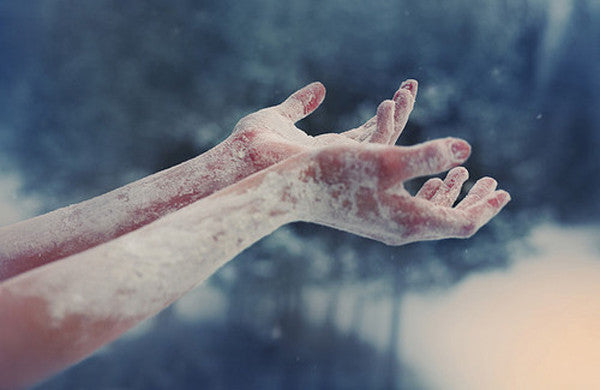 Five Tips To Cure Dry Cracked Hands And Nails In The Winter