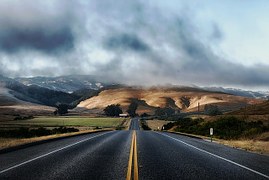 route en Californie avec pollution