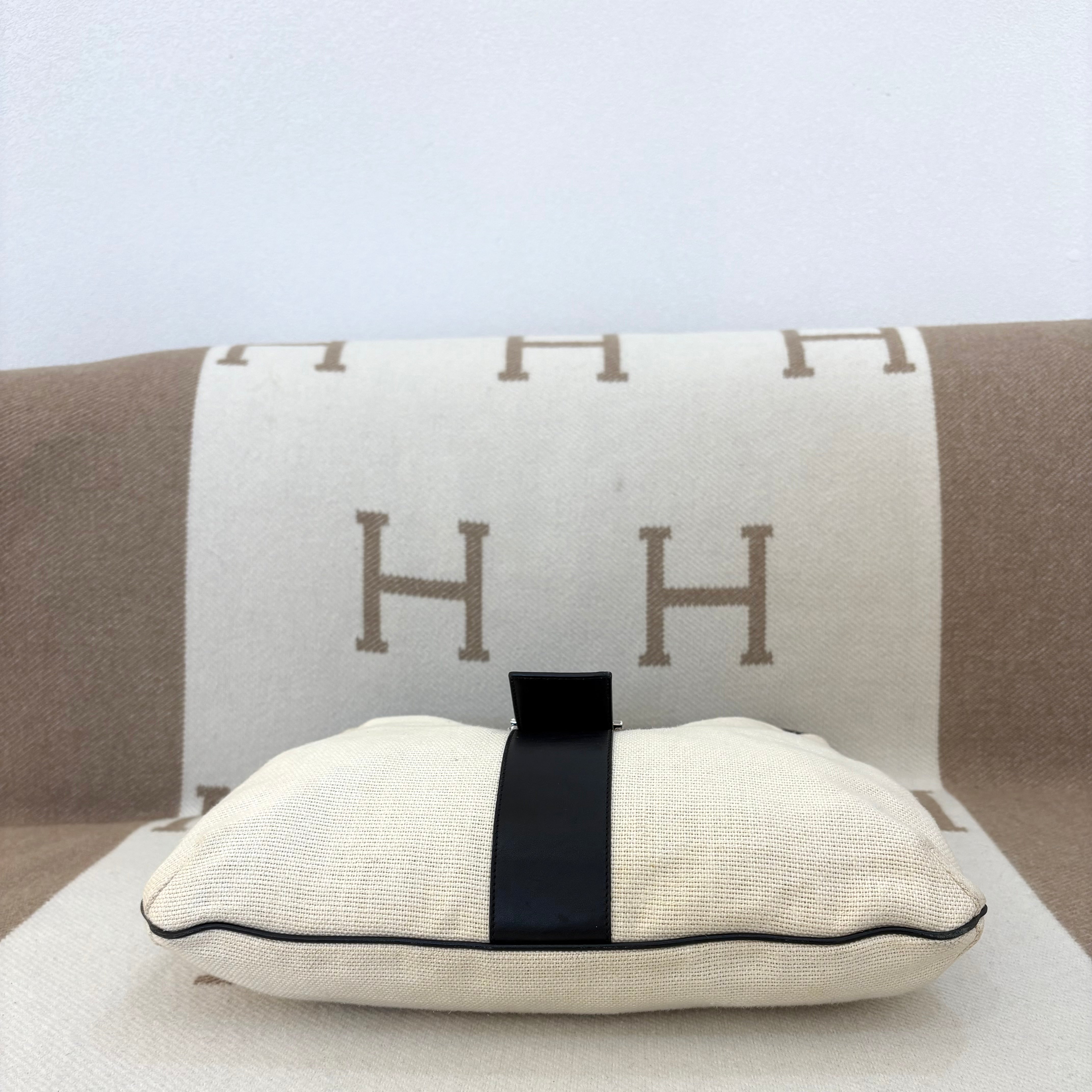 Gucci Shoulder Bag Canvas White Black - 0221m18-6_8f60f588-f0b4-4892-ad96-99724a195b46