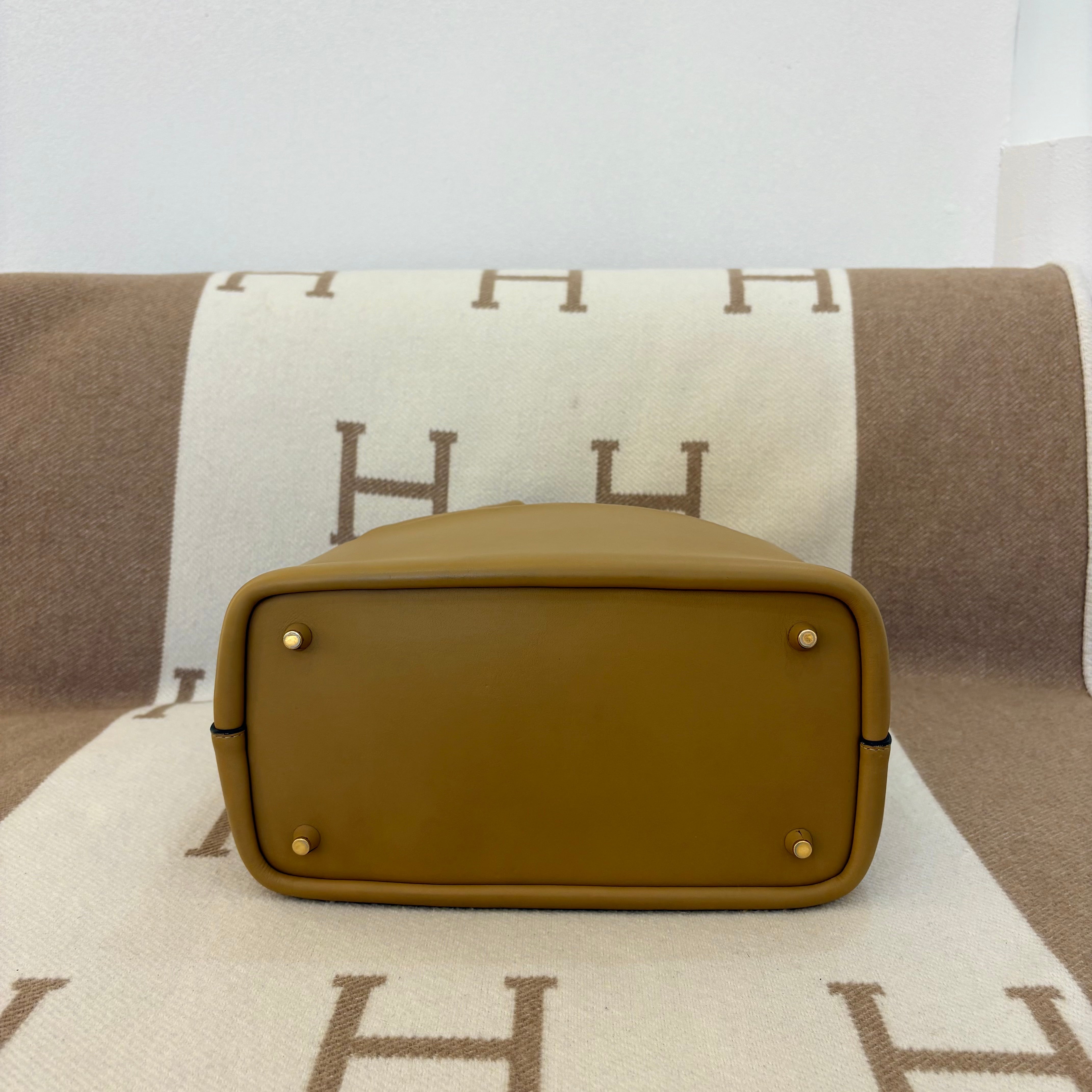 Celine Medium Balloon Bucket Calfskin Light Brown - 0221m50-6_c355c5f0-6148-43cf-81bd-fbadb58ed146