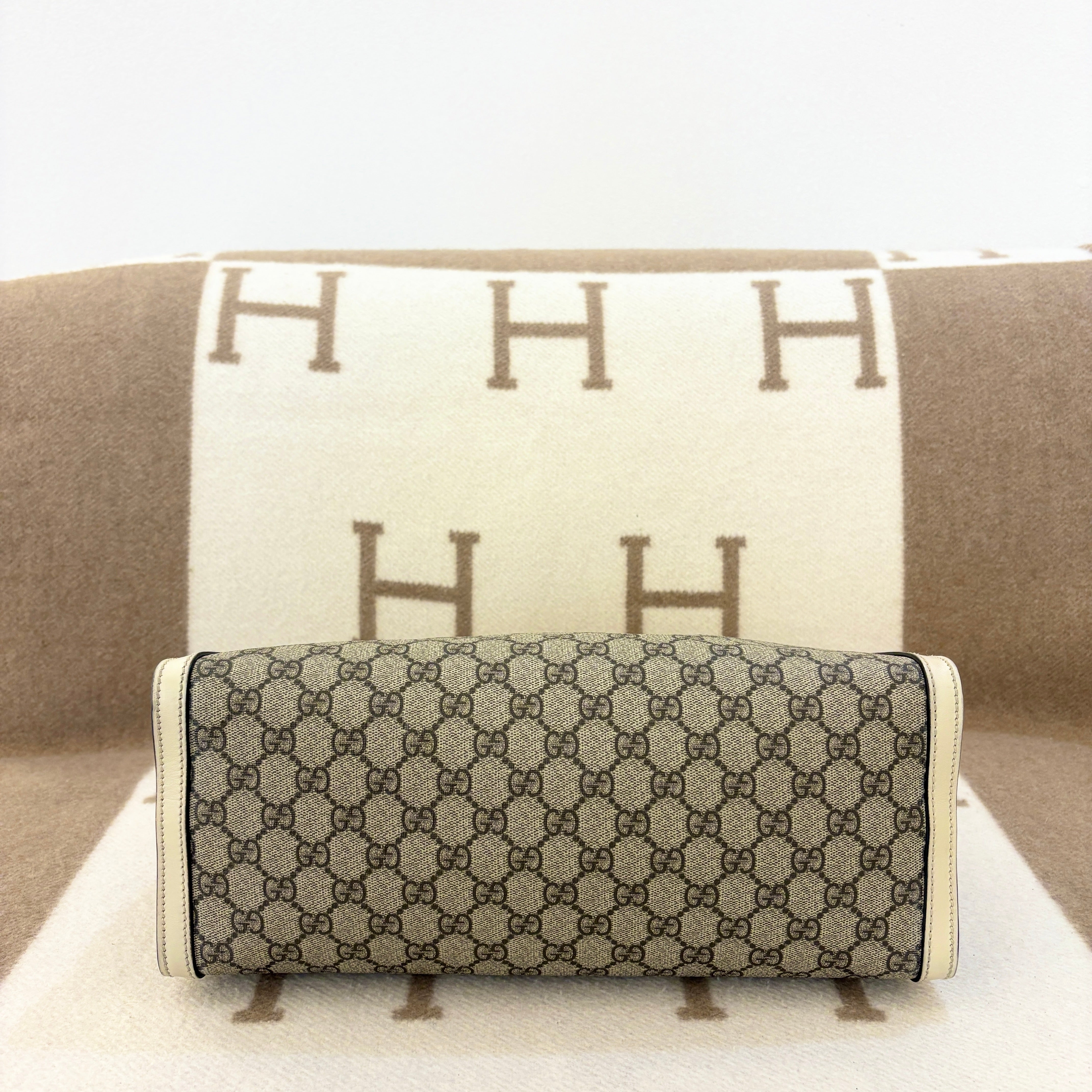Gucci Medium Padlock Shoulder Bag GG Supreme Monogram Brown Grey White - 0524m9-7_c9f92a8e-a0e7-49ba-866f-fa6f0c21bf5b