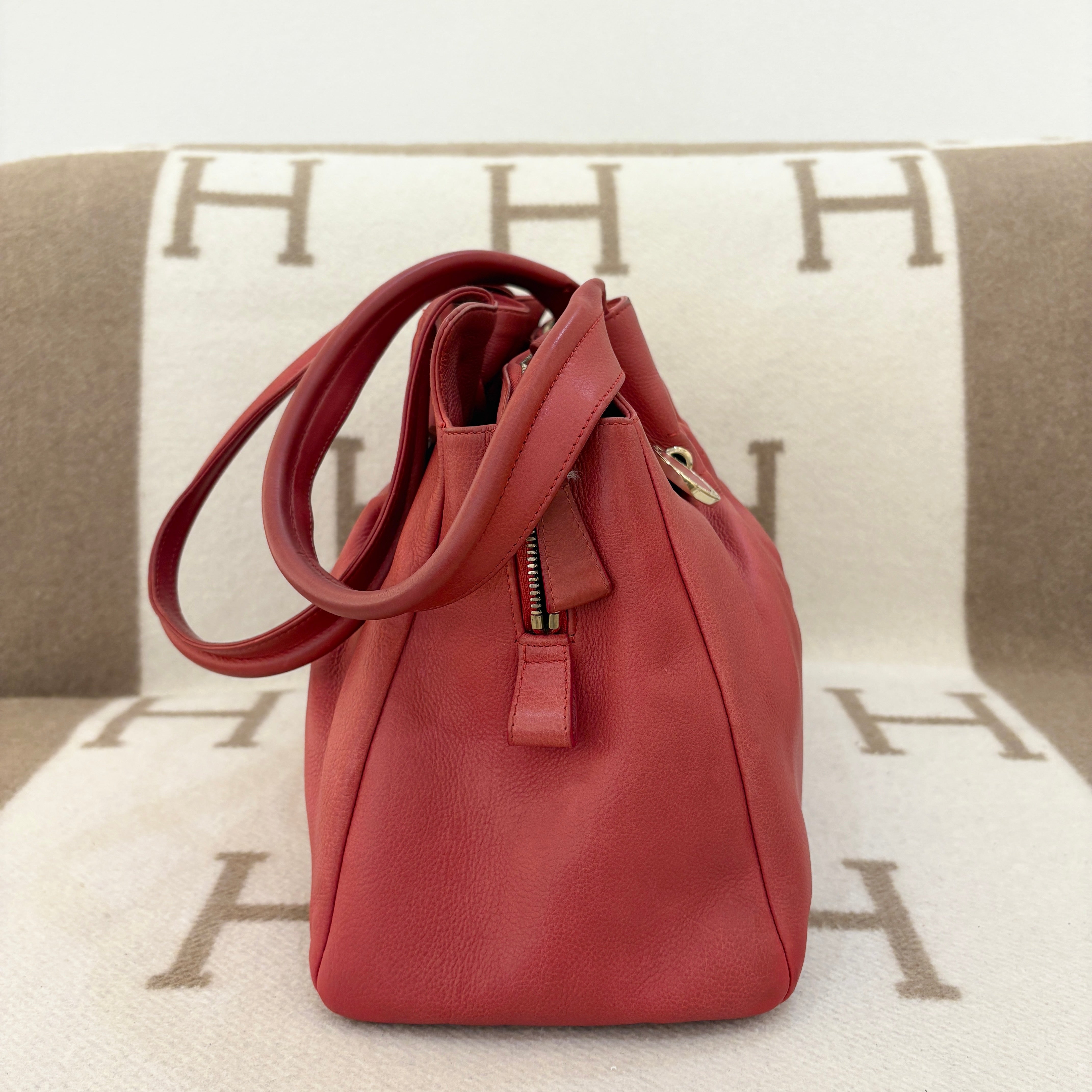 Bulgari Tote Bag Calfskin Red - 0525n6-6