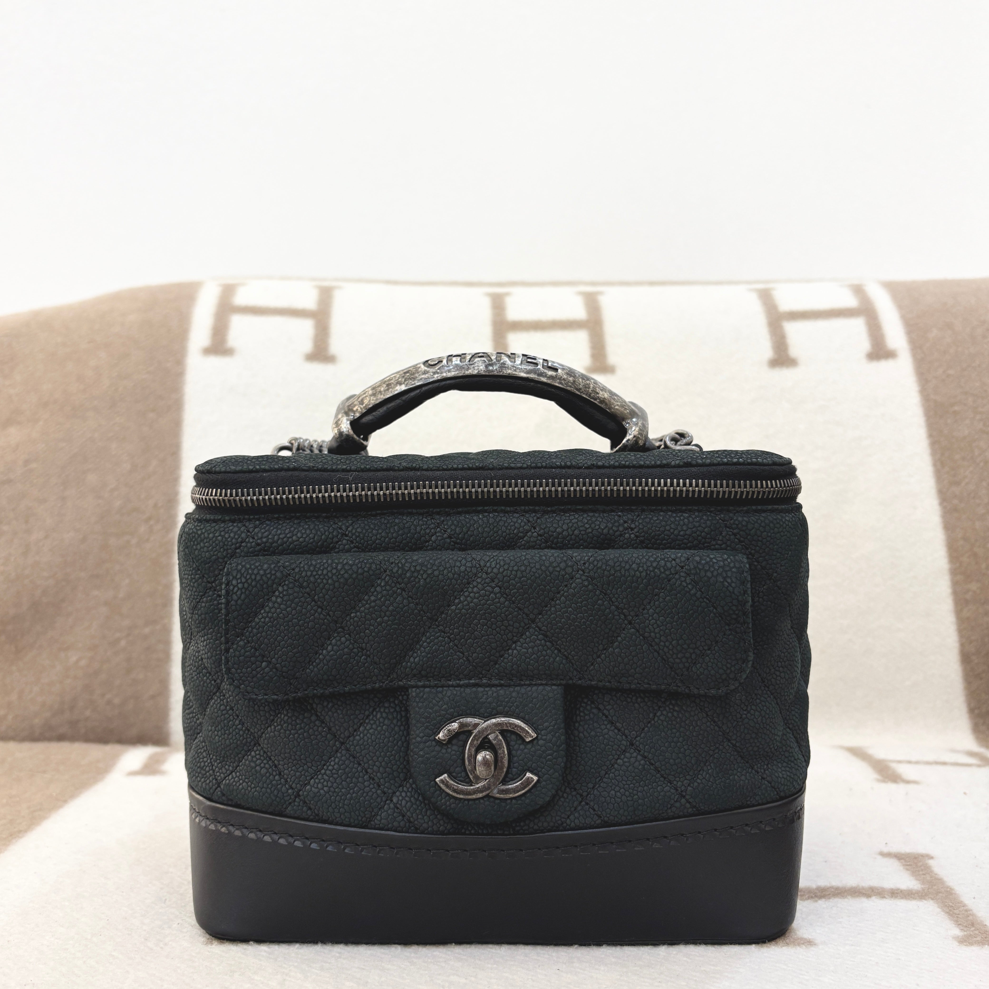 Chanel Globe Trotter Vanity Case Grained Calfskin Black Dark Green - 0603n5-2_803c4f4a-a5b0-467b-bb9c-b12c488ea9c4