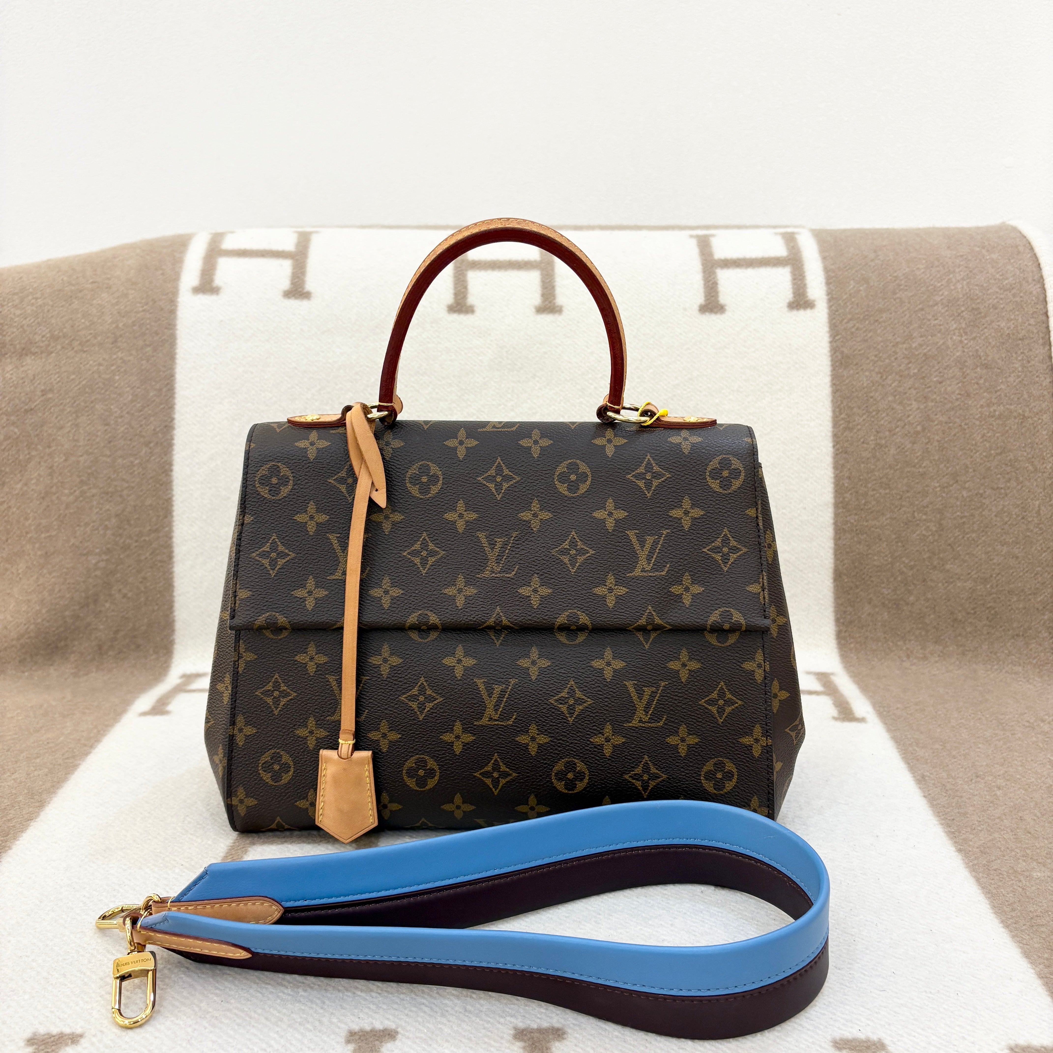 Louis Vuitton Cluny Mm Monogram Brown Blue - 0606m5-13
