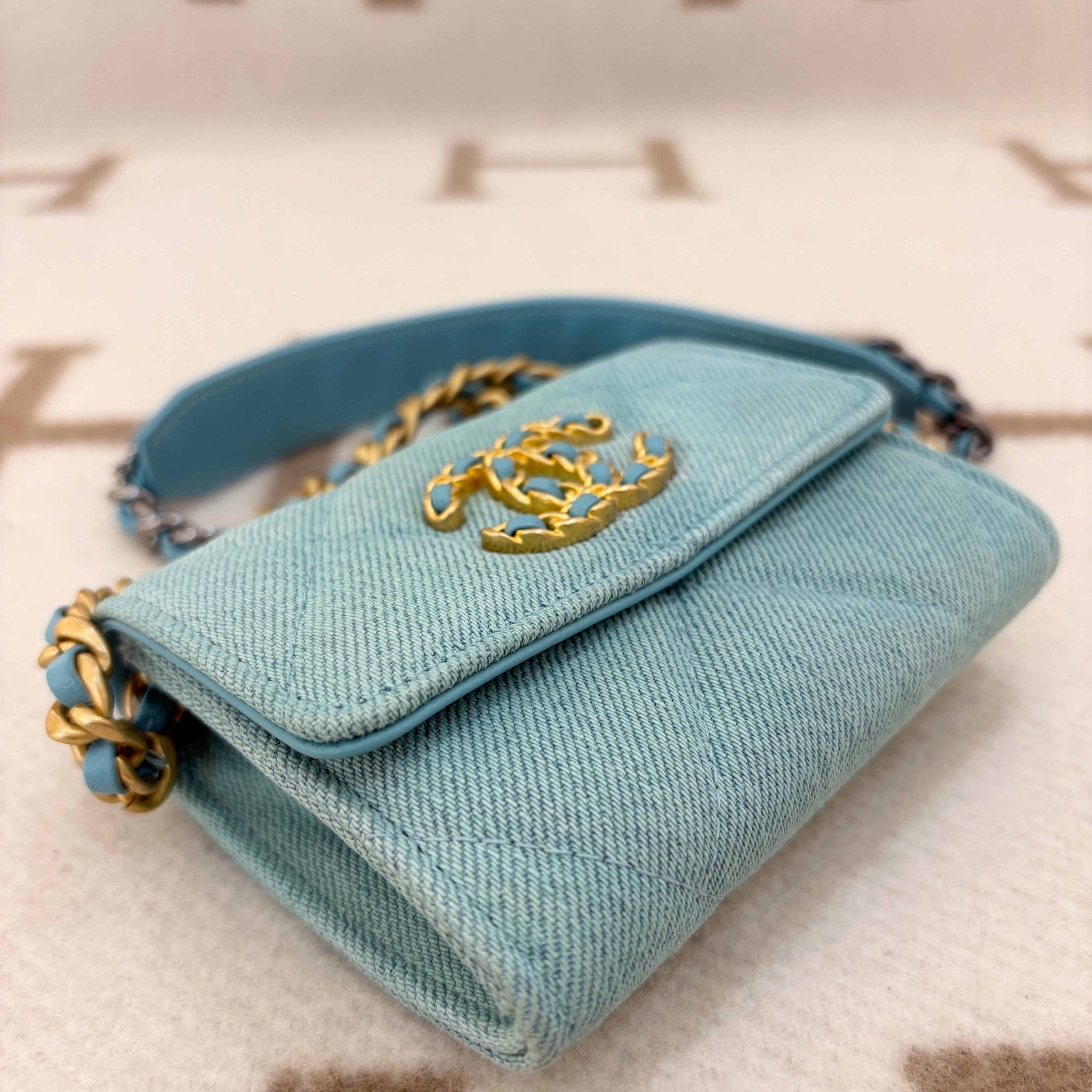 Chanel 19 Flap Coin Purse With Chain Denim Light Blue - 0630p4-9