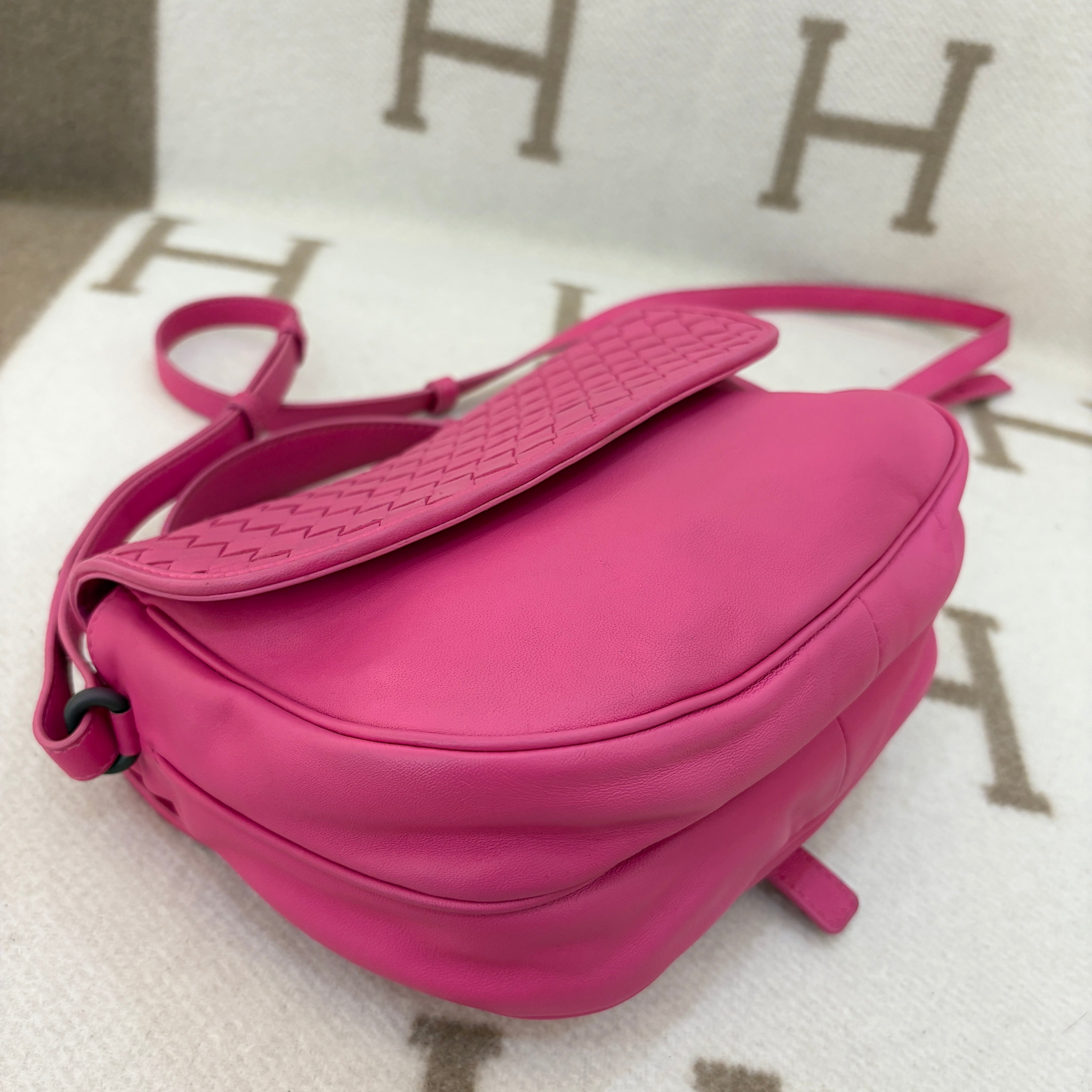 Bottega Veneta Two-Way Bag Calfskin Intrecciato Magenta - 0705m5-11_bb6cd54c-ceb4-4121-a2f7-4c3c9e3fc19f