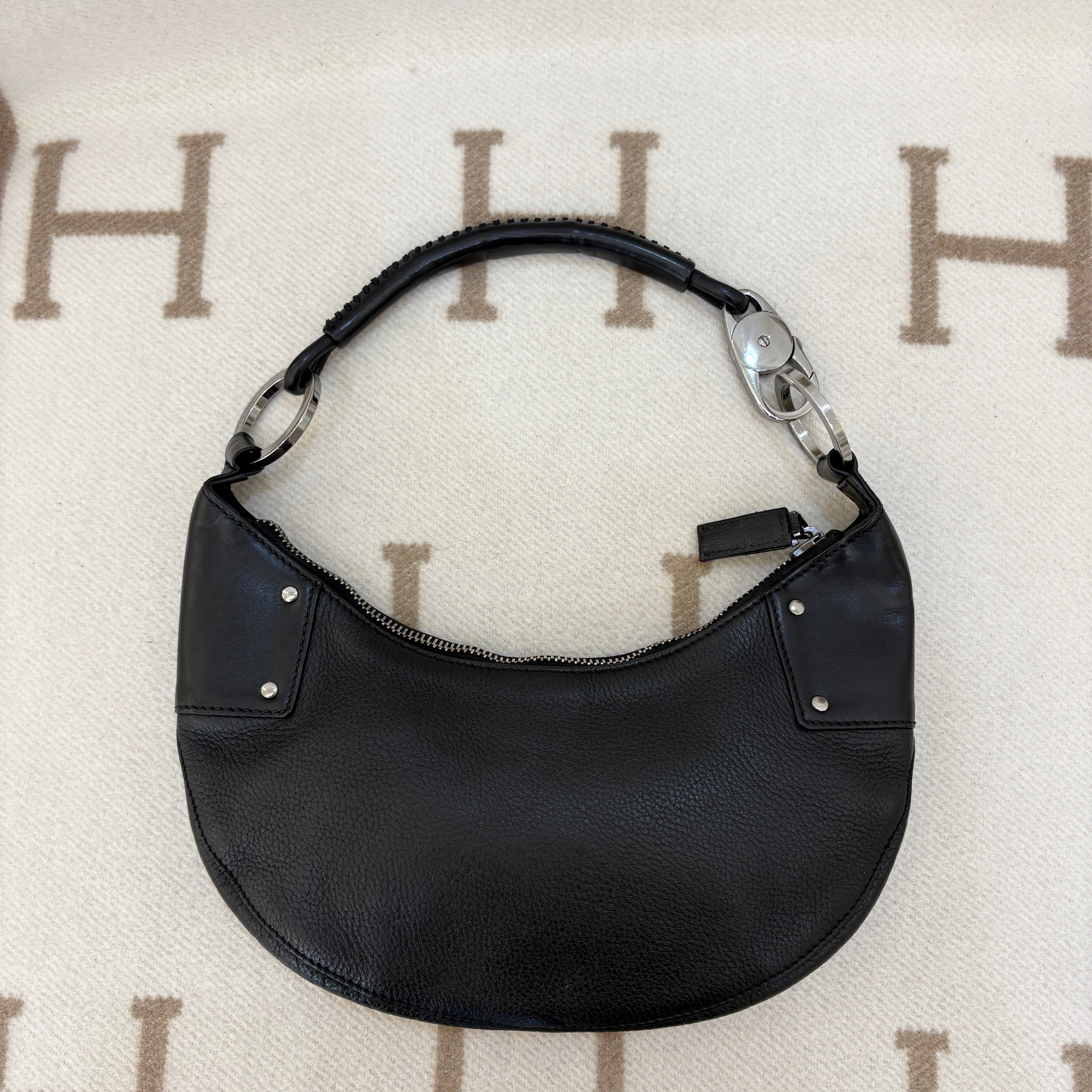 Gucci Hobo Grained Calfskin Black - 0723m3-3