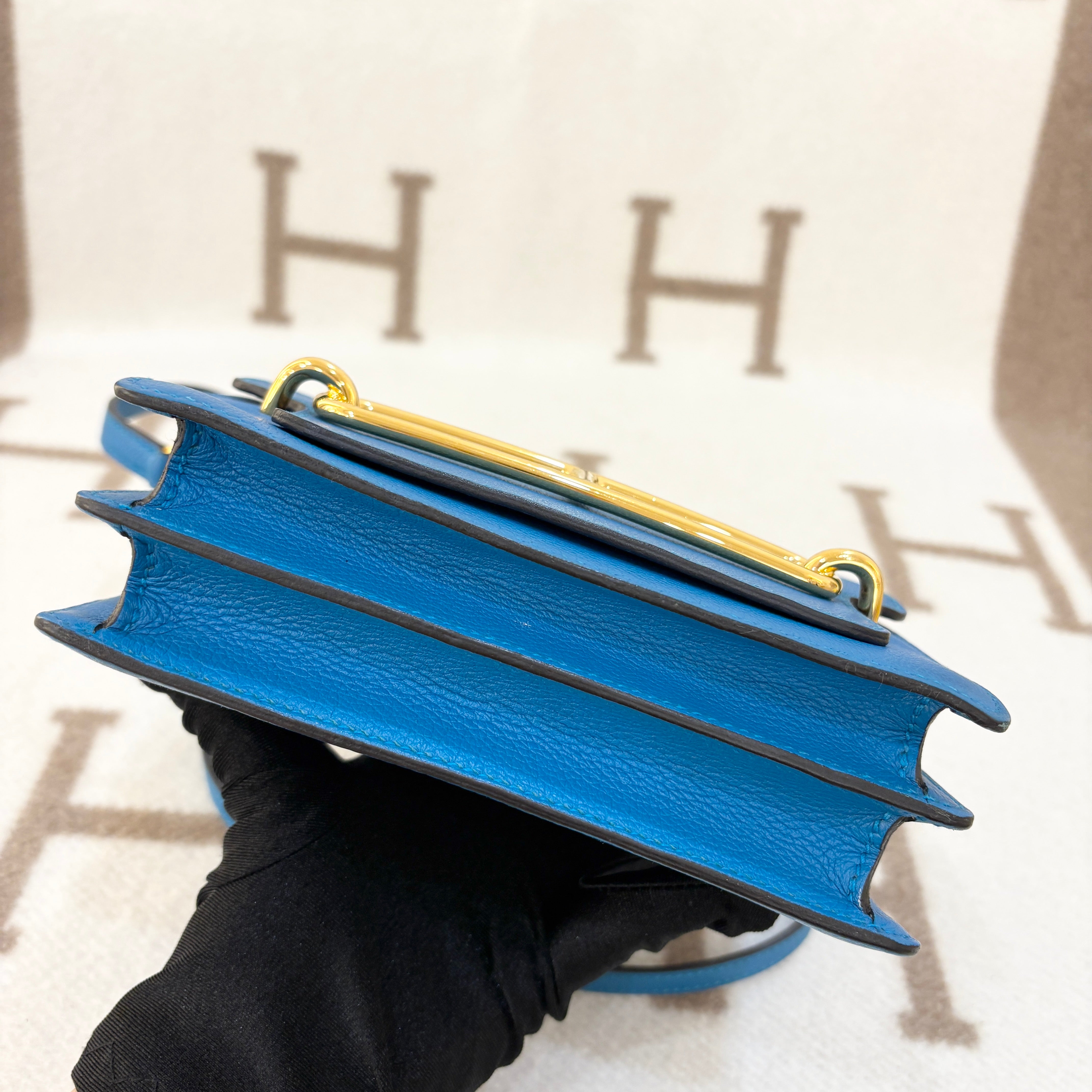 Hermes Mini Roulis 19 Evercolor B3 Zanzibar Blue - db0312a0-7_70a1666e-3e01-4194-a78e-3d3259c66d8b