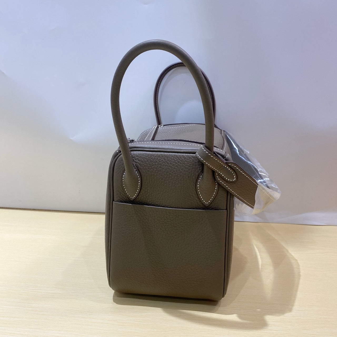 Hermes Lindy 26 Taurillon Clemence 18 Etoupe - mh2501414-3_496ba318-1f97-4be7-ace7-84fb5a5b752c