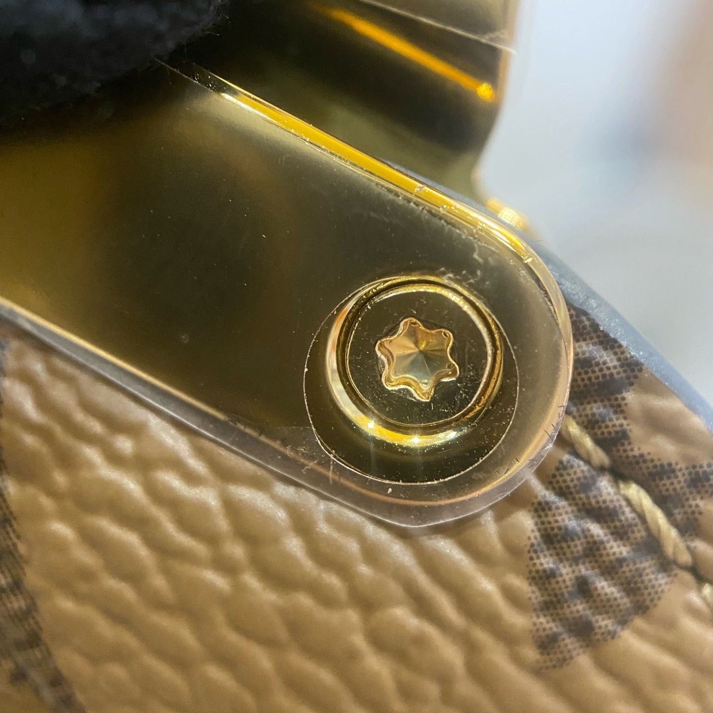 Louis Vuitton Pochette Metis Reverse Monogram Monogram Brown Black - mh2503067-19