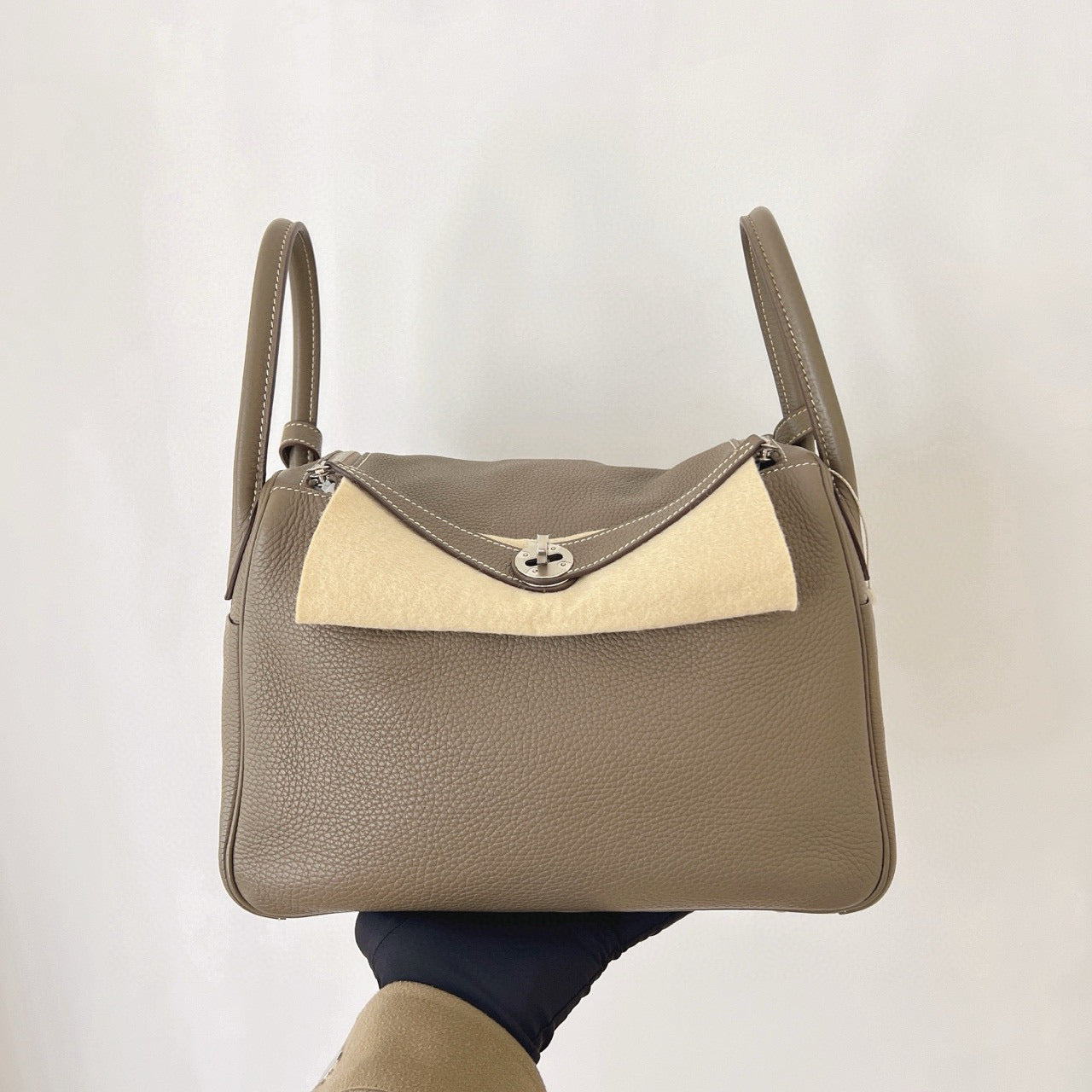 Hermes Lindy 30 Taurillon Clemence 18 Etoupe - mk101884-19_97688e02-501f-4a97-b57d-0d38eed75cf3