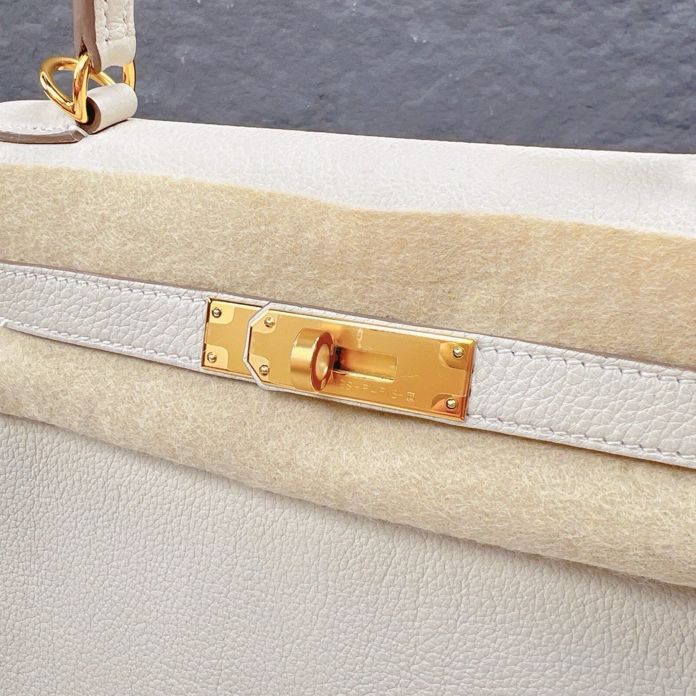 Hermes Kelly 28 Togo 10 Craie - mk103169-11_2a8de7c3-4edf-463b-8f7e-be80468883b3