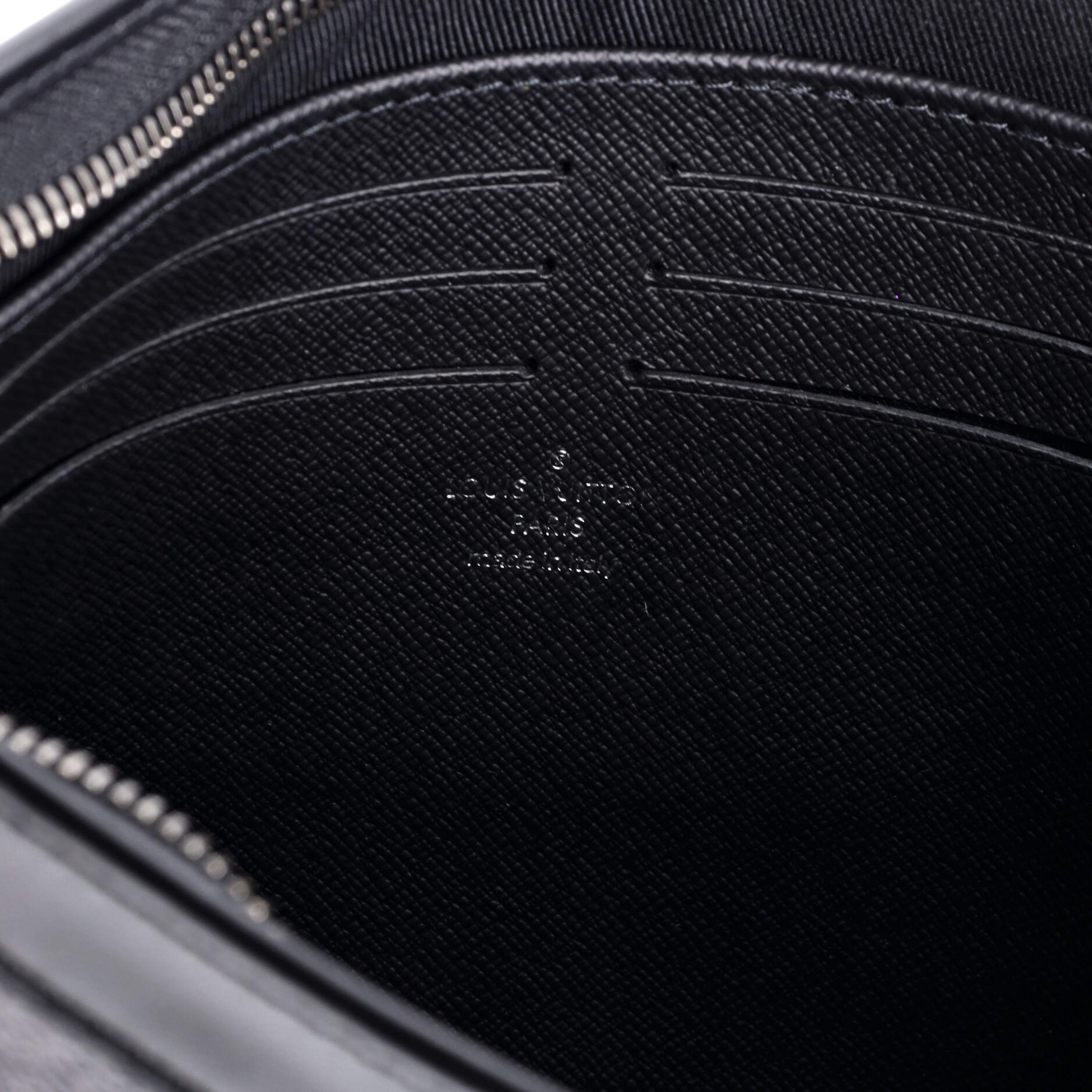 Louis Vuitton Pochette Voyage MM Monogram Eclipse Black Grey - re0723f9-6