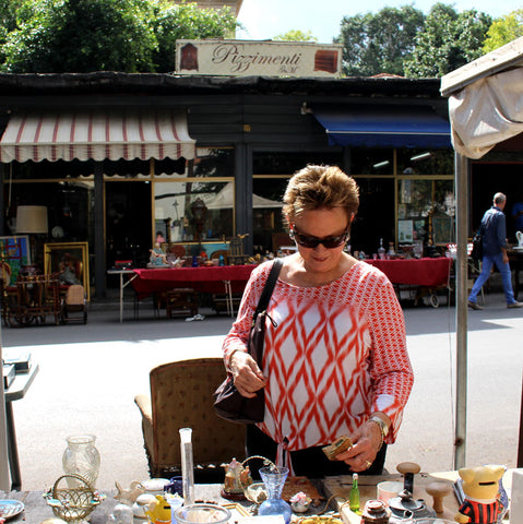 Jan shops the Palermo Flea Market