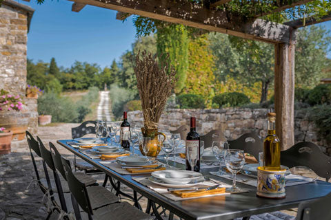 Dining under the pergola at Podere Erica