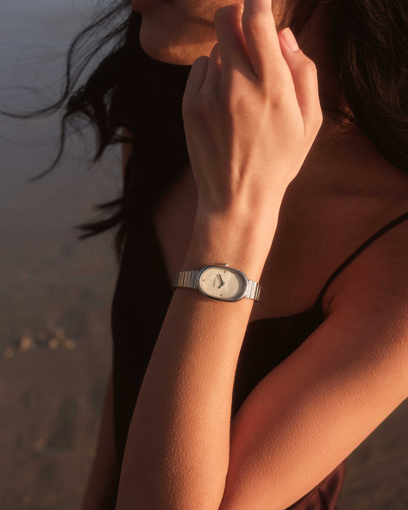 breda-jane-1741a-silver-metal-bracelet-watch-lifestyle-01