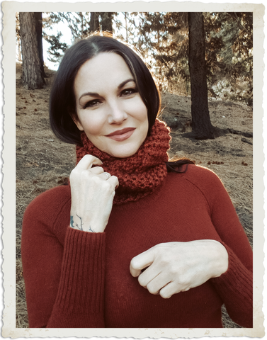 Woman wearing a handknitted infinity scarf