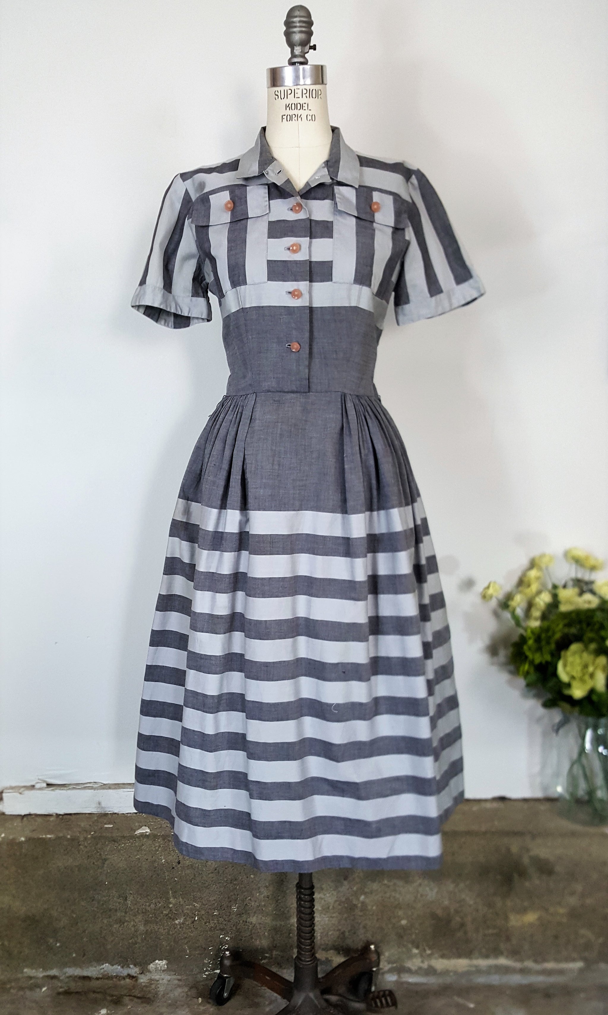 Vintage 1940s 1950s Gray Striped 