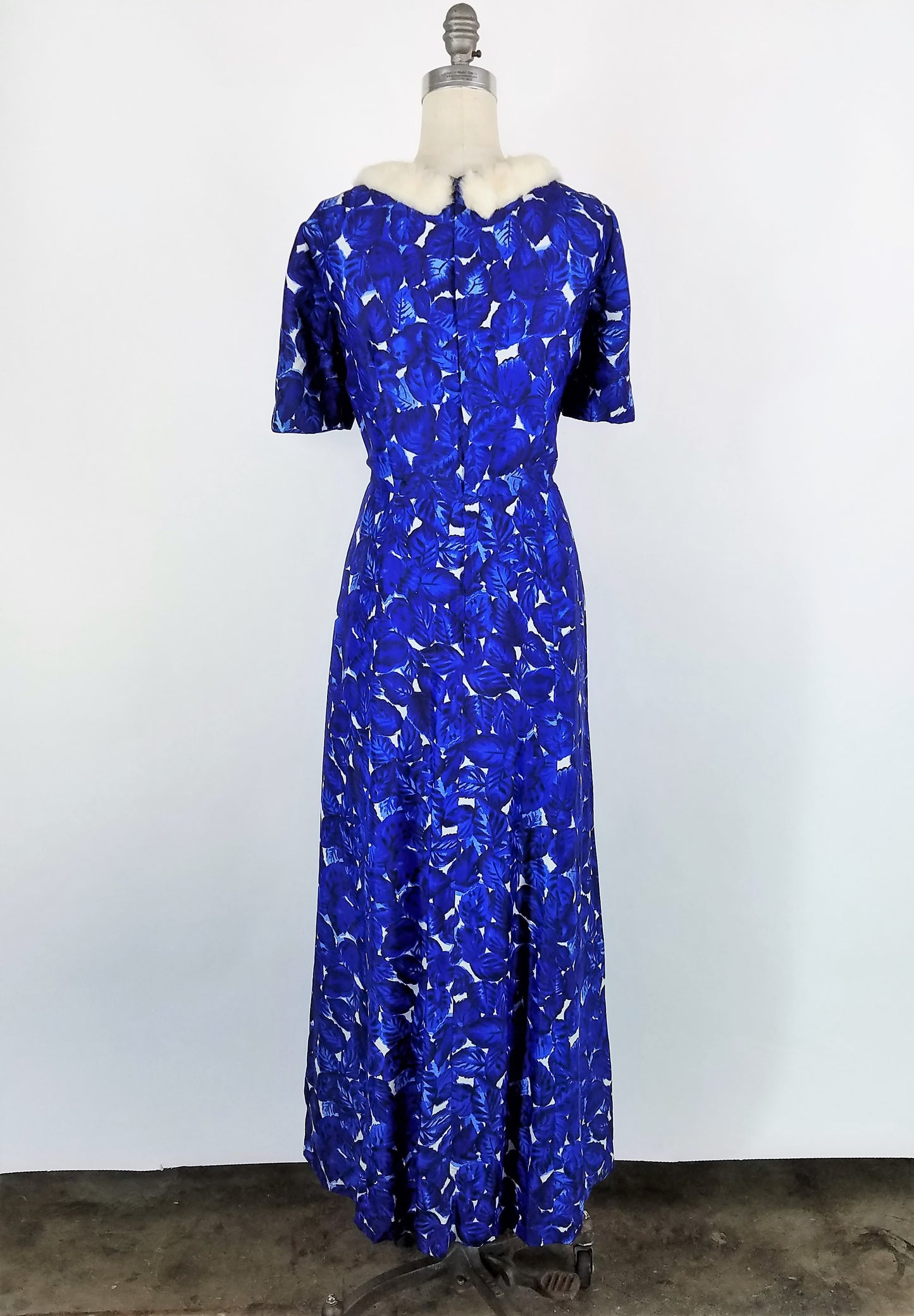 Vintage 1960s Blue And White Leaf Print Dress With Faux Fur Collar ...