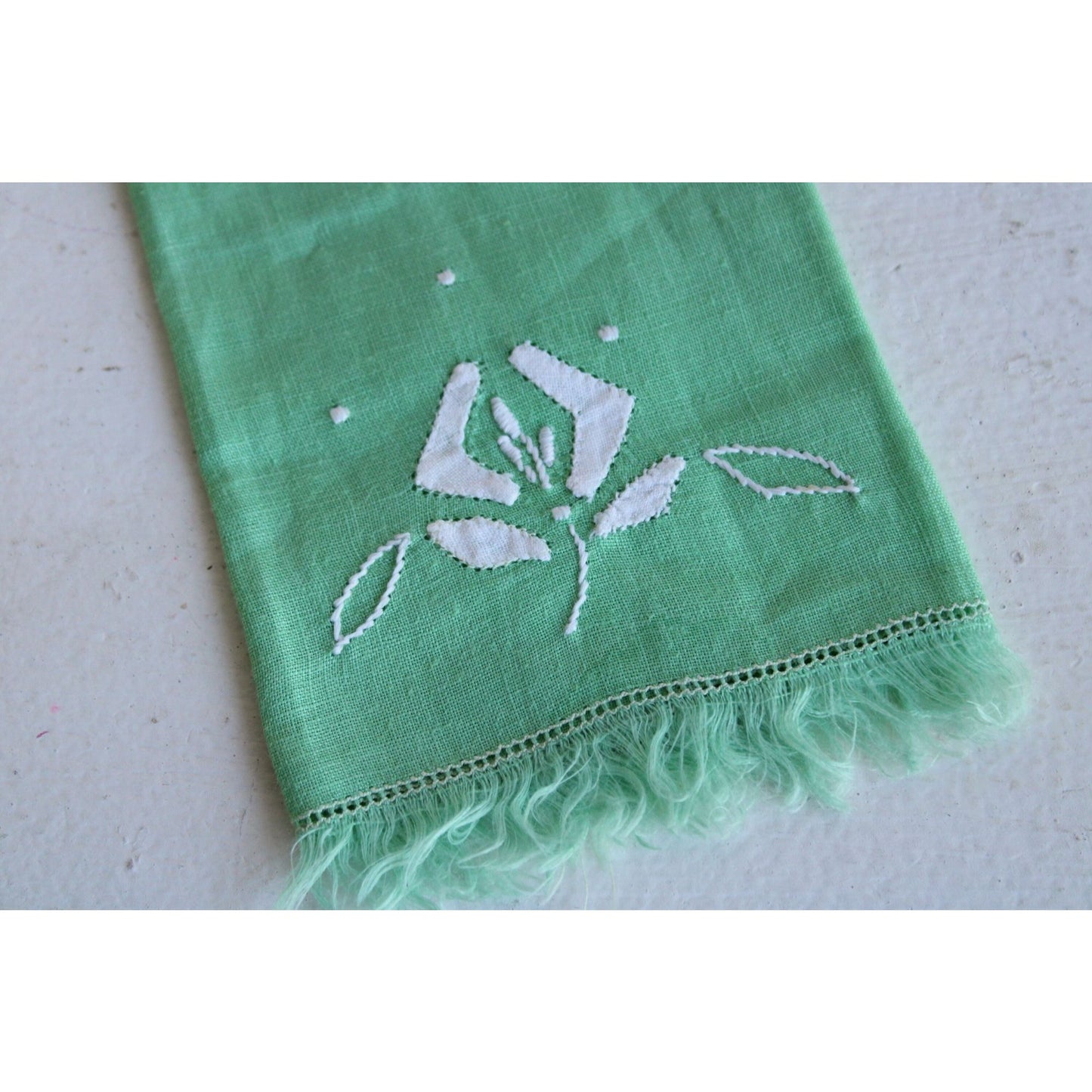 Vintage 1960s Green Linen Embroidered Fingertip Towel