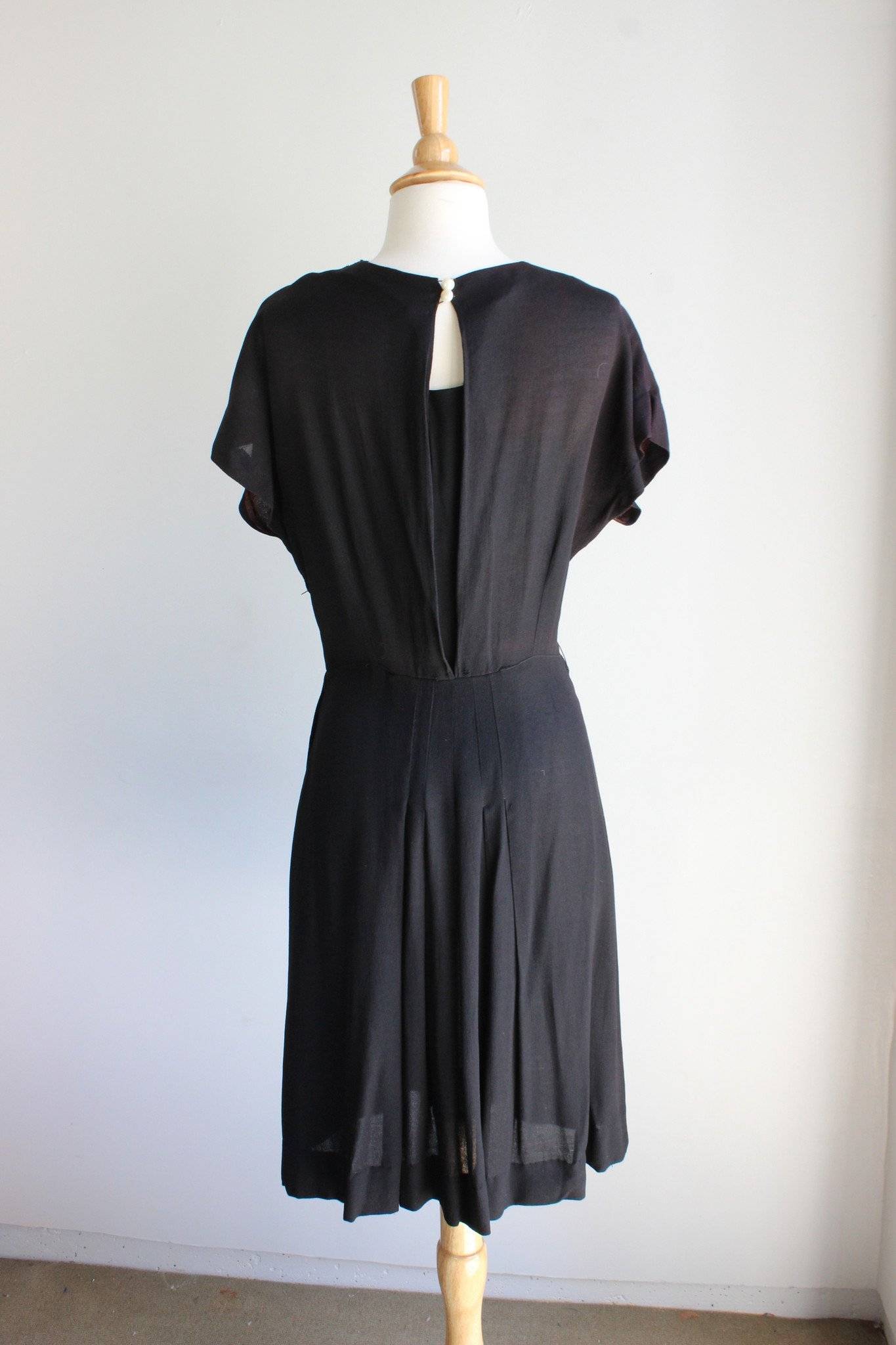 Vintage 1930s 1940s Black Rayon Crepe Little Black Dress with Keyhole ...