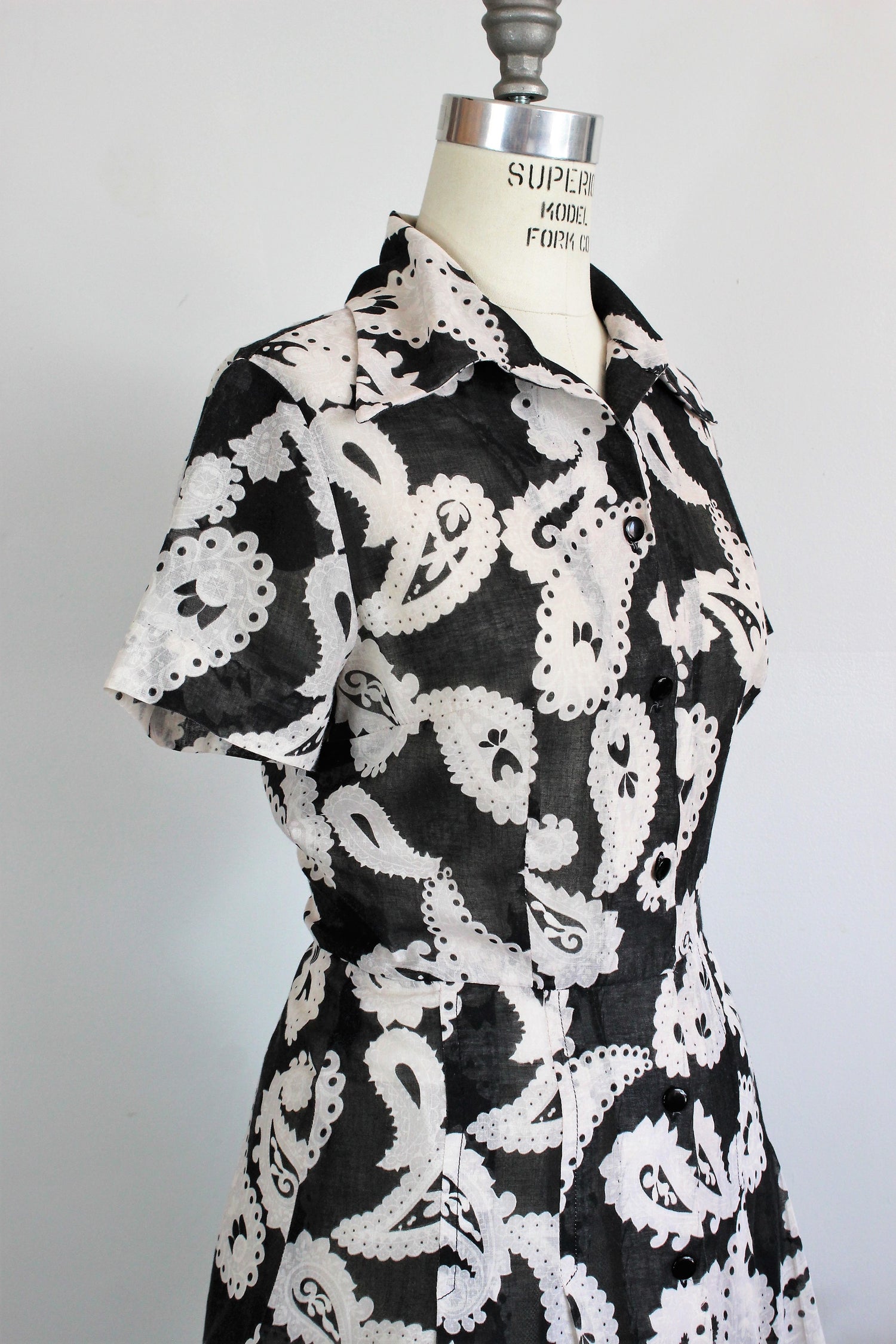 Vintage 1970s Does 1950s Shirtwaist Dress In A Black And White Paisley ...