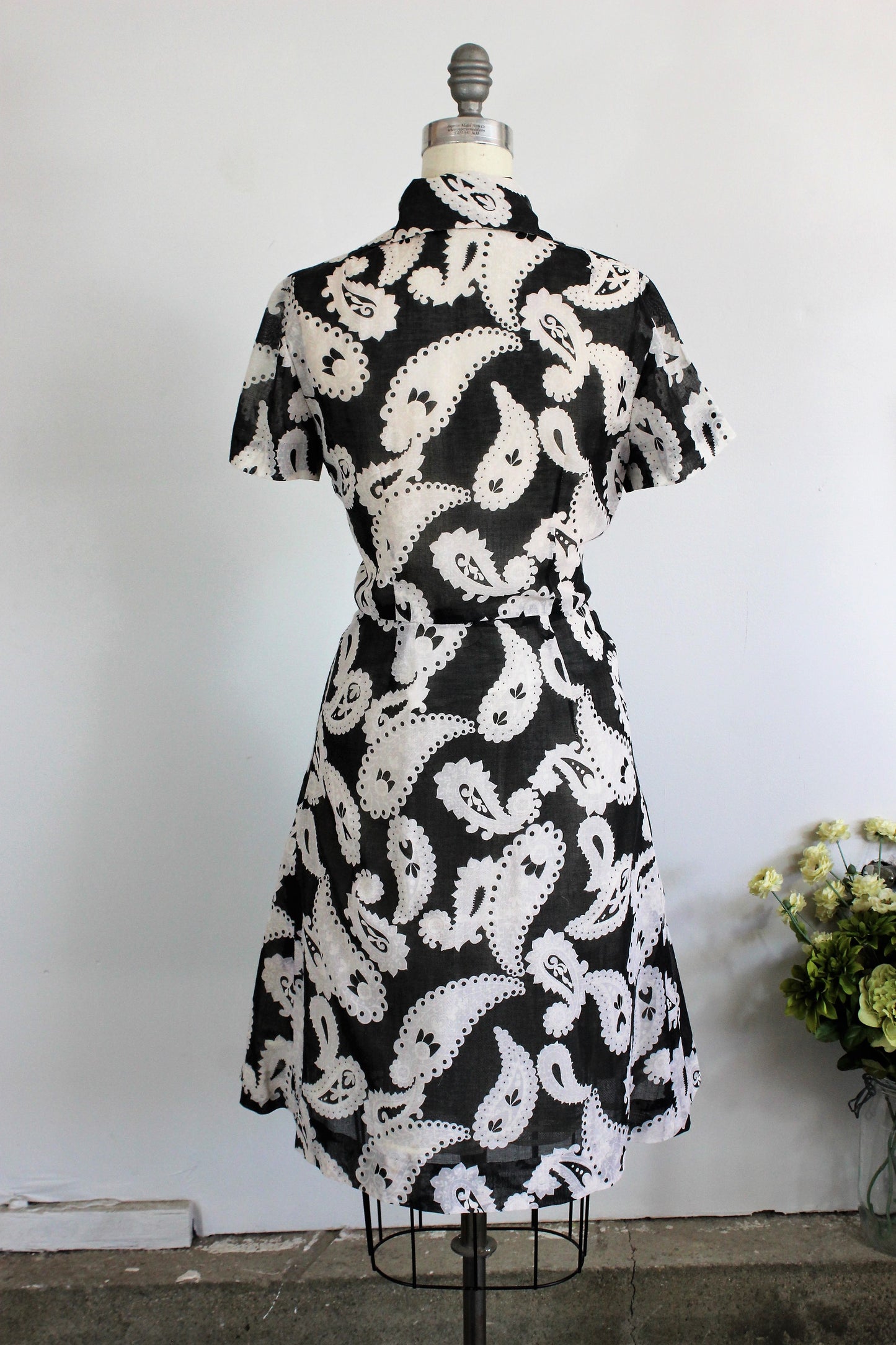 Vintage 1970s Does 1950s Shirtwaist Dress In A Black And White Paisley ...