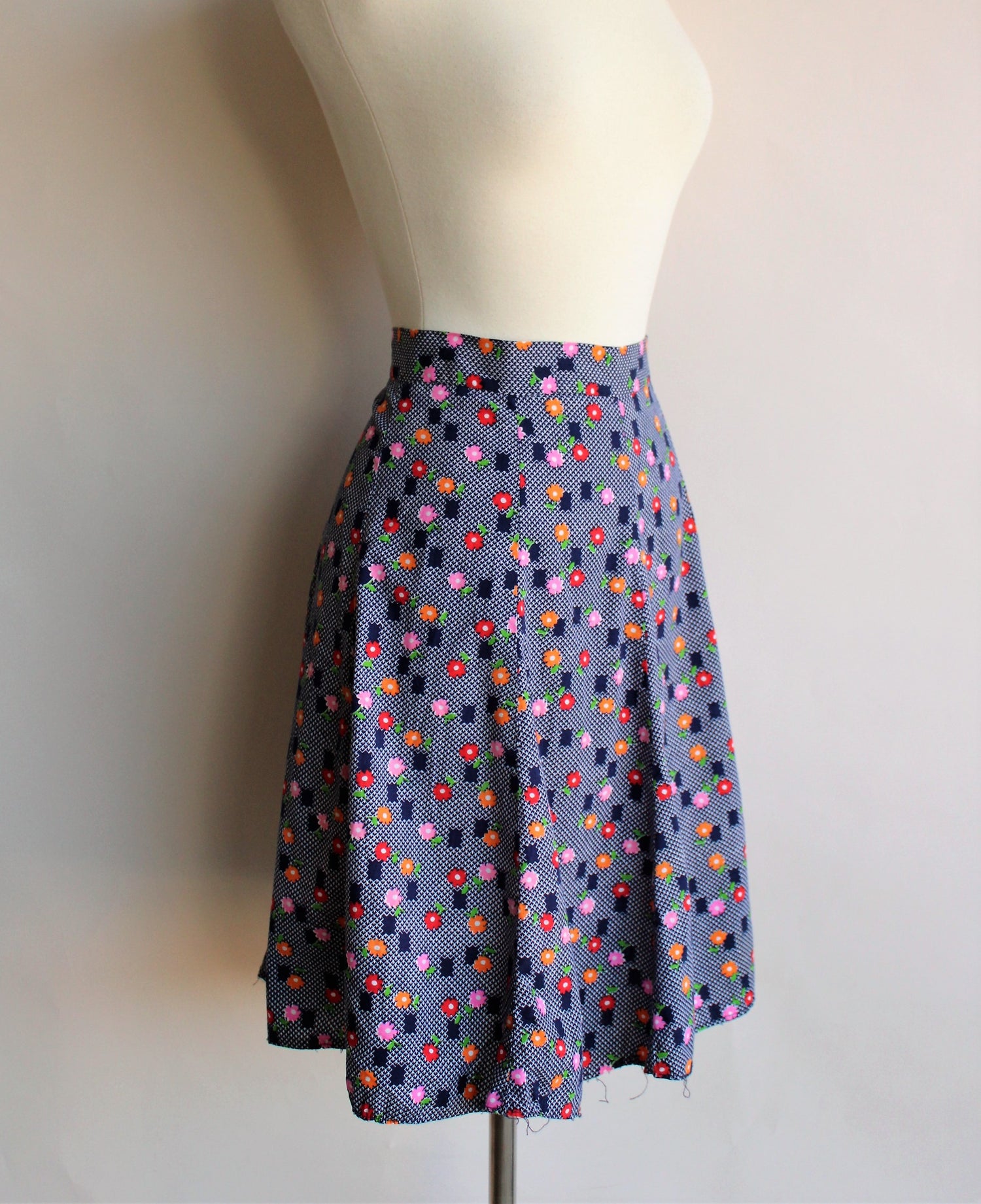 Vintage 1970s Skirt With Navy Blue Flowers – Toadstool Farm Vintage