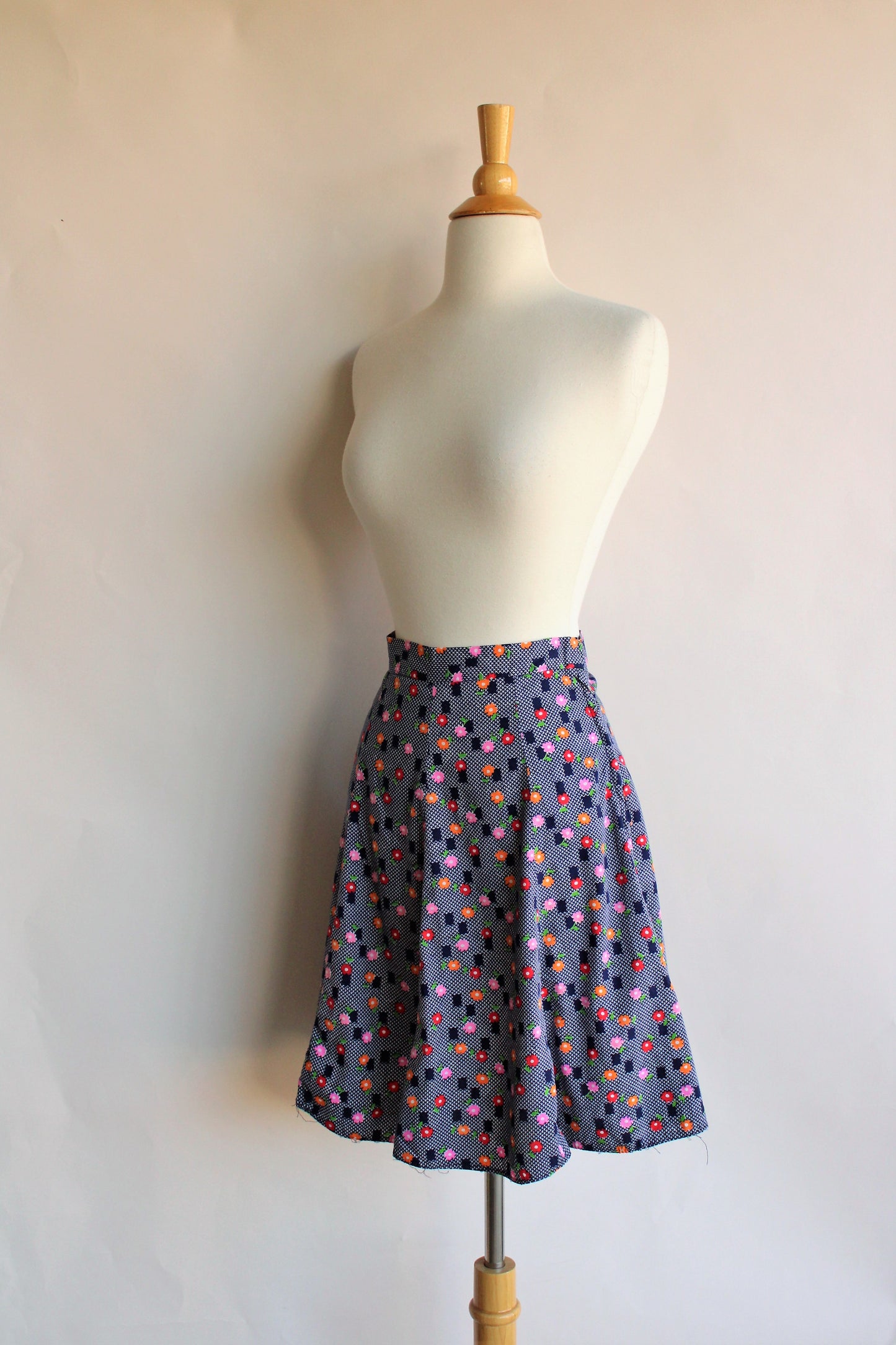 Vintage 1970s Skirt With Navy Blue Flowers – Toadstool Farm Vintage