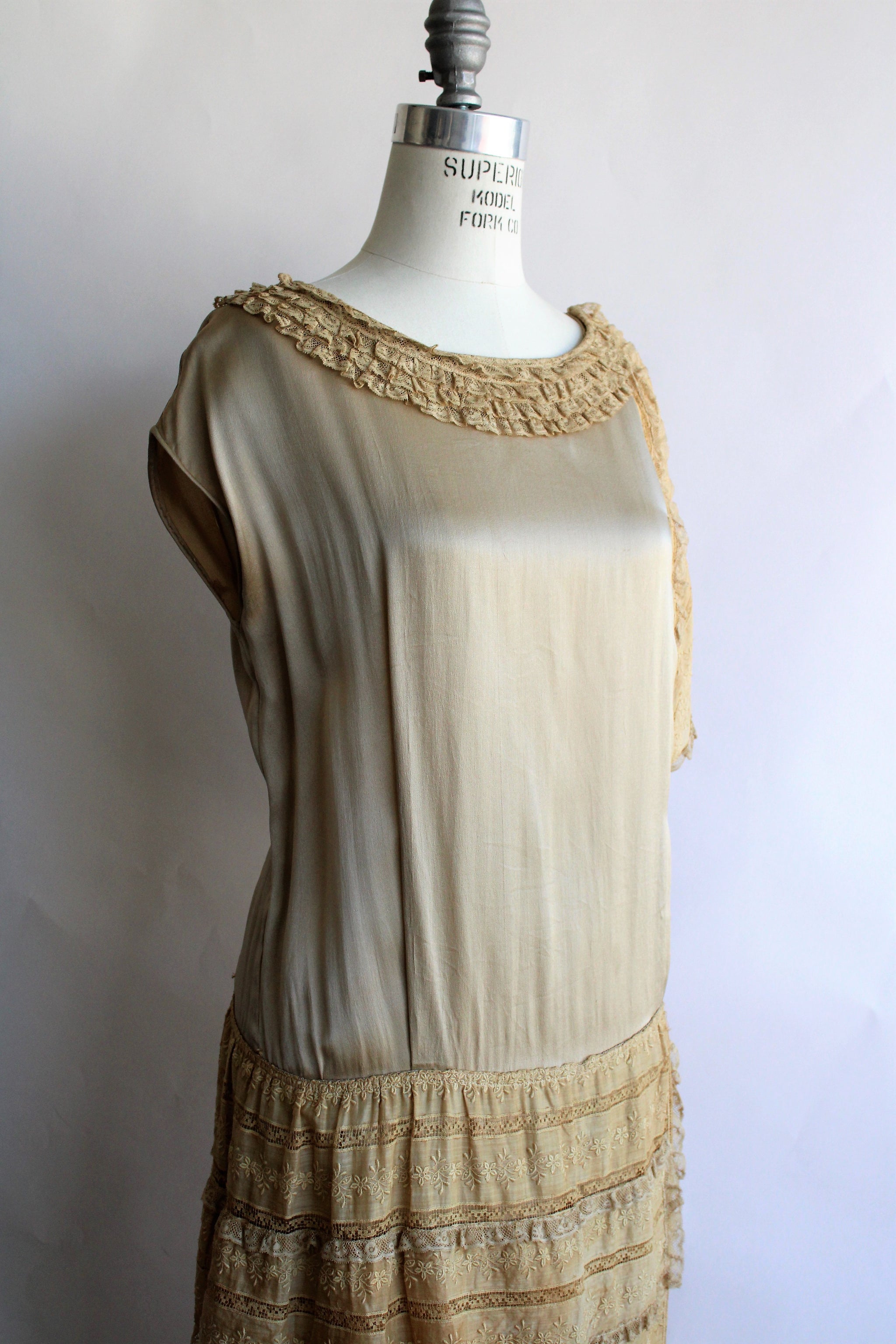 Vintage 1920s Gold Silk And Lace Flapper Dress With Drop Waist In Larg ...