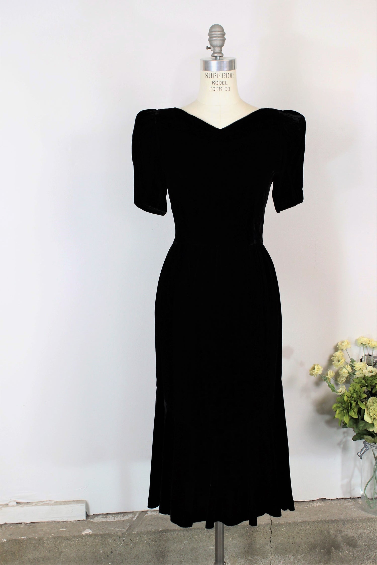 Vintage 1980s Does 1940s Black Velvet Dress – Toadstool Farm Vintage