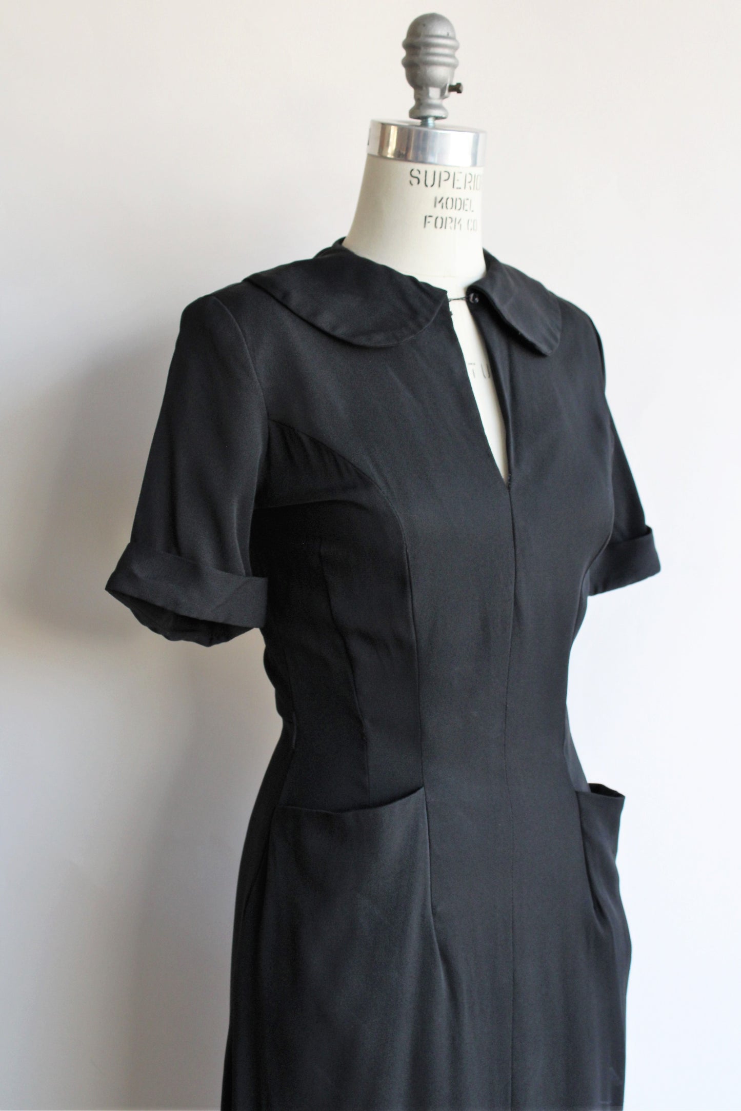 Vintage 1940s Rayon Crepe Dress with Pockets, Keyhole Neck and Peter P ...