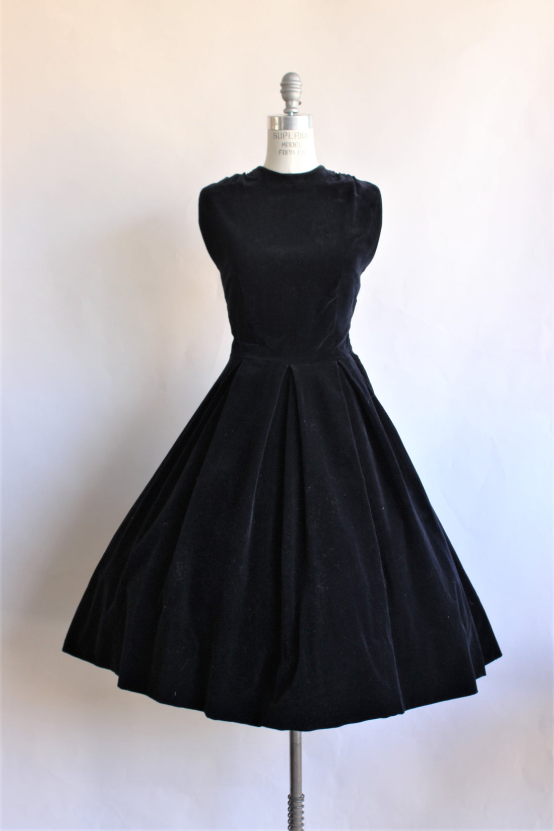 Vintage 1940s Black Velvet Fit and Flare Dress – Toadstool Farm Vintage