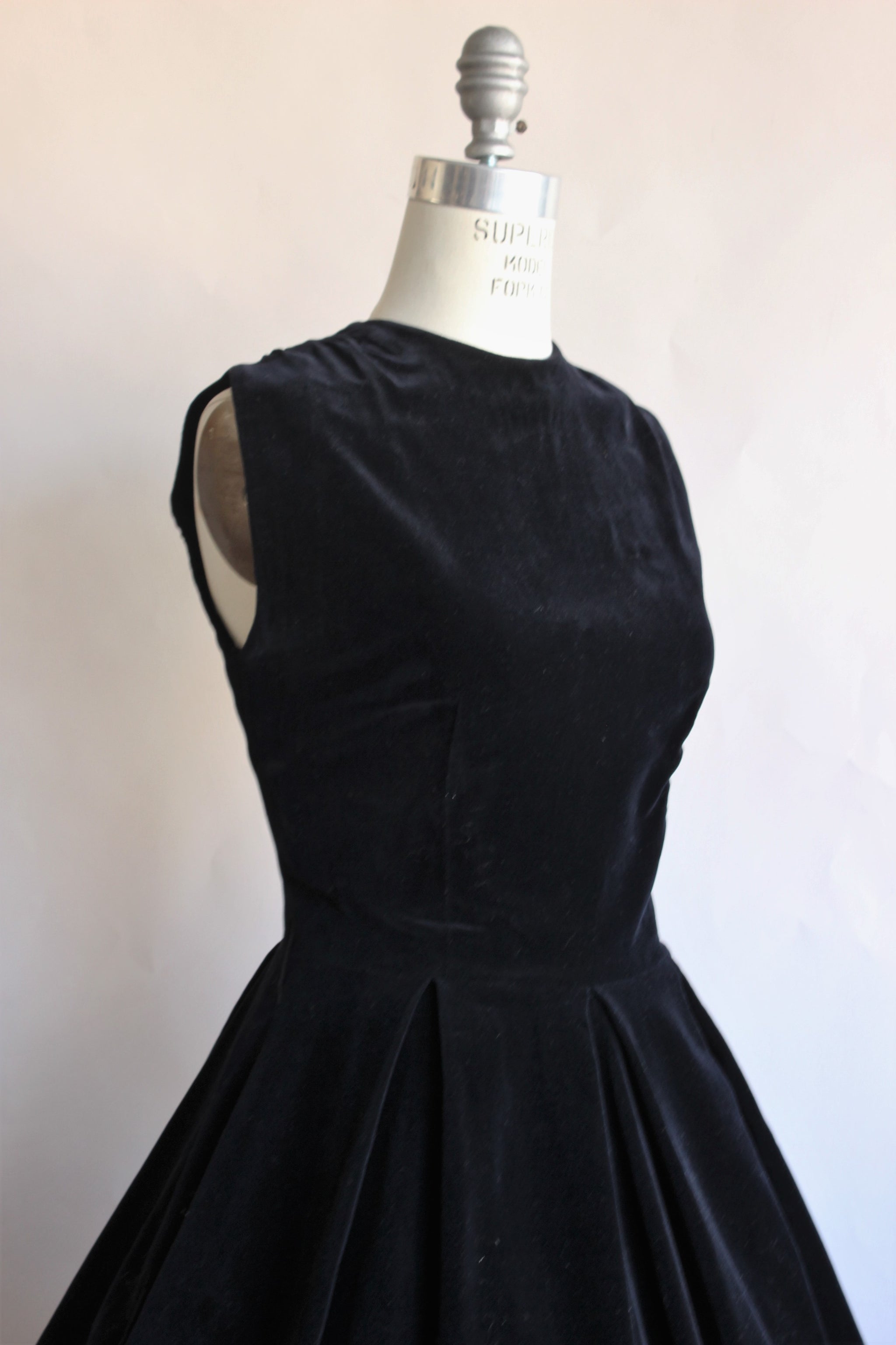 1940 black dress