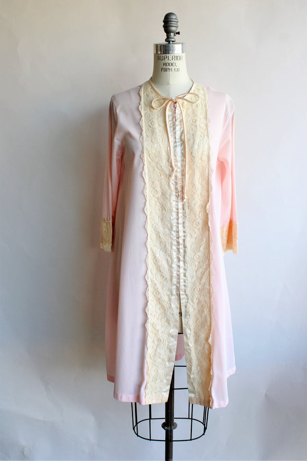Vintage 1970s Gilead Pink And Lace Nylon Robe with Zip up Front ...