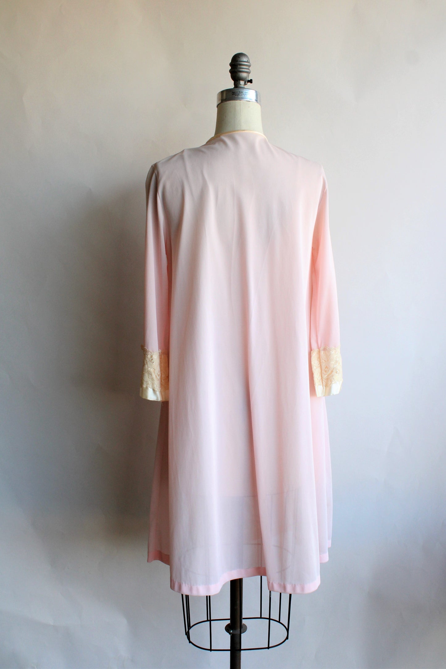 Vintage 1970s Gilead Pink And Lace Nylon Robe with Zip up Front ...